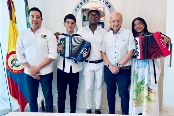 En La Guajira, programa presidencial Sonidos para la Construcción de Paz, entrega dotación de instrumentos musicales a 33 establecimientos educativos