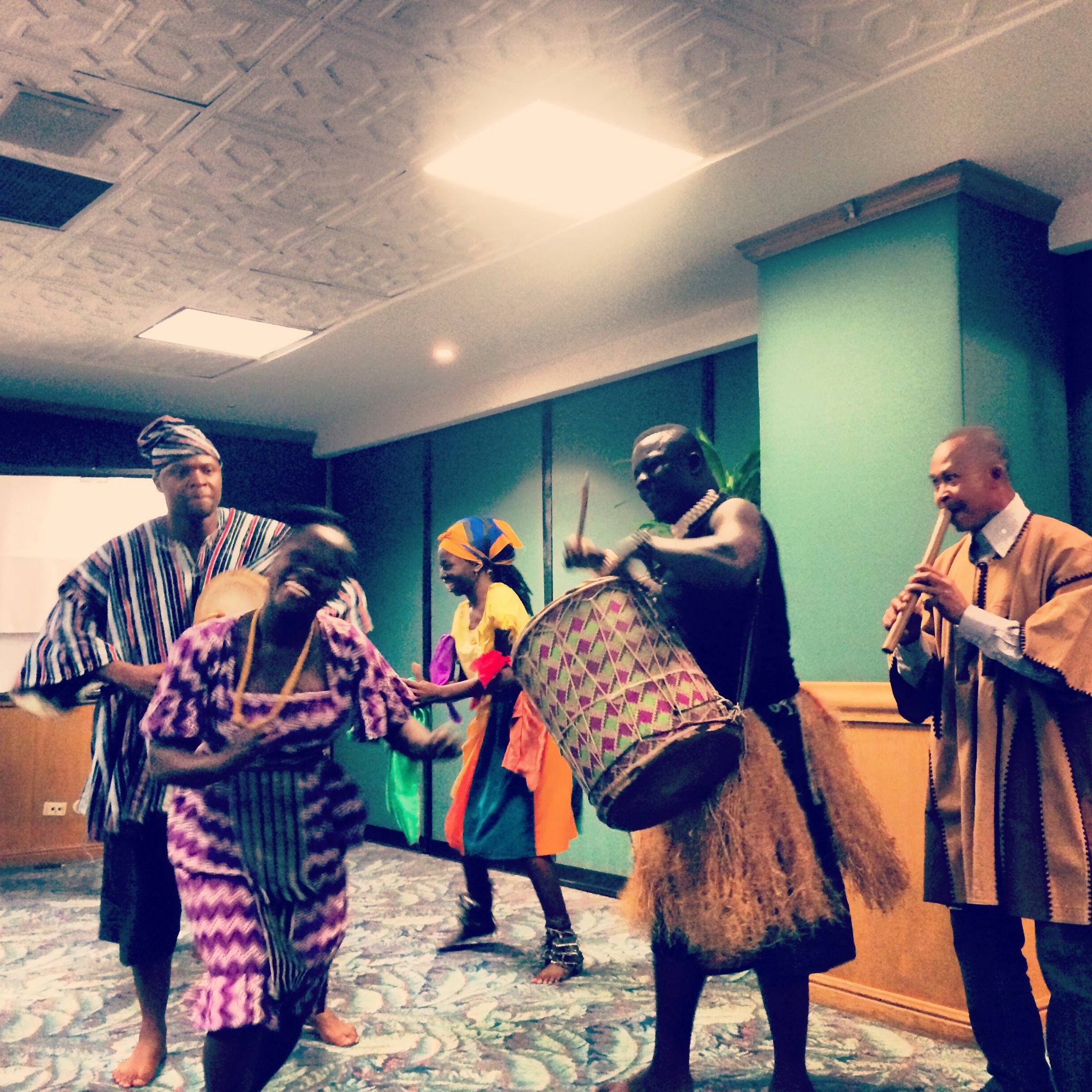 Gracias a la danza comenzó un encuentro sin precedentes entre África y Colombia en el Mes de la Herencia Africana