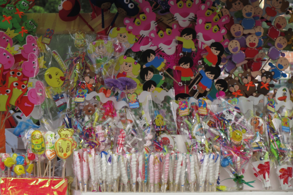 La tradición de celebrar a los ahijados con macetas de alfeñique en la ciudad de Santiago de Cali