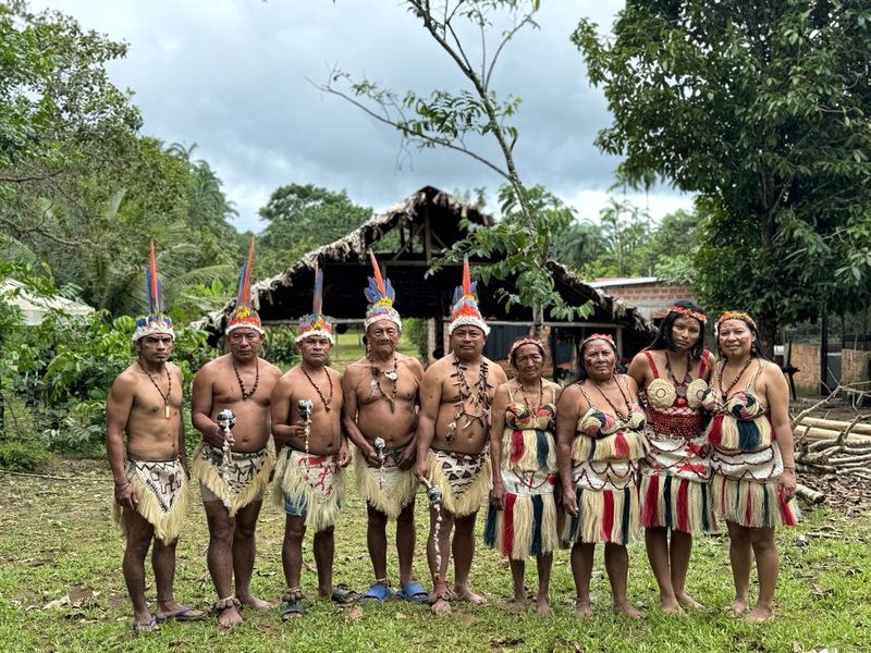 La comunidad de Barrancón se reúne en la danza