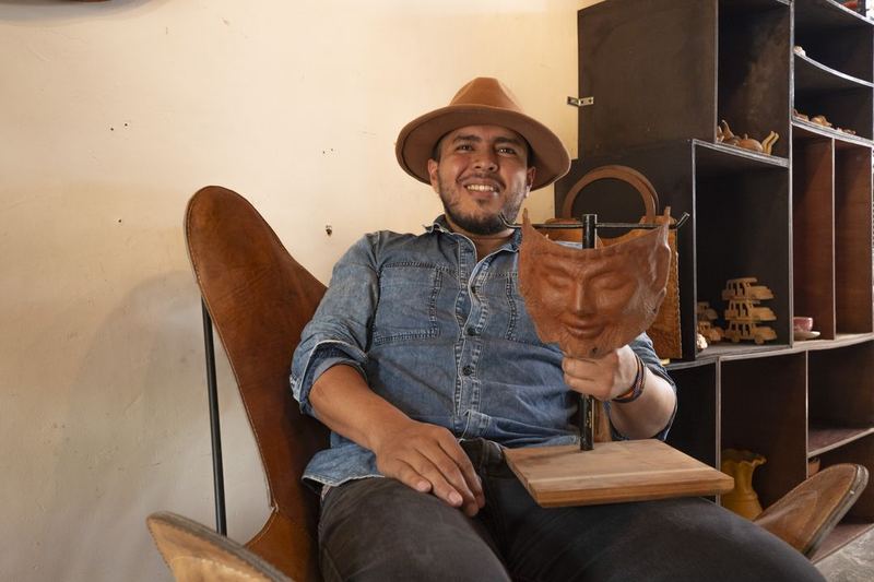 Artesanos de Coarpi en su oficio