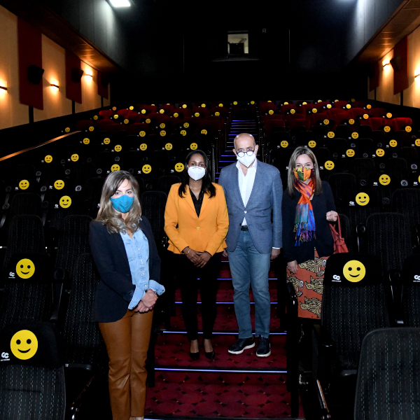 Ministra de Cultura, Angélica Mayolo, acompañó la reapertura de las salas de Cine Colombia