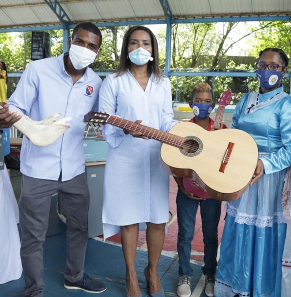 Ministra de Cultura entregó dotación de instrumentos musicales en la isla de San Andrés 