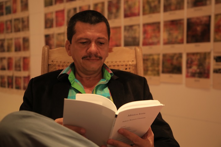 Nelson Romero Guzmán: Premio Nacional de Poesía a un lector de bibliotecas