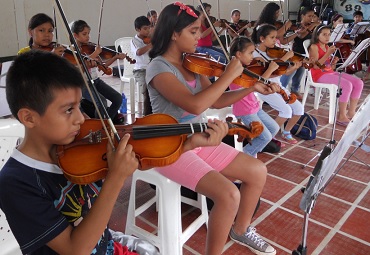 La música da un si mayor a niños e indígenas colombianos desplazados 