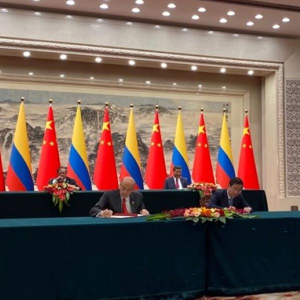 Colombia y China firman un acuerdo para fortalecer intercambios artísticos y de saberes