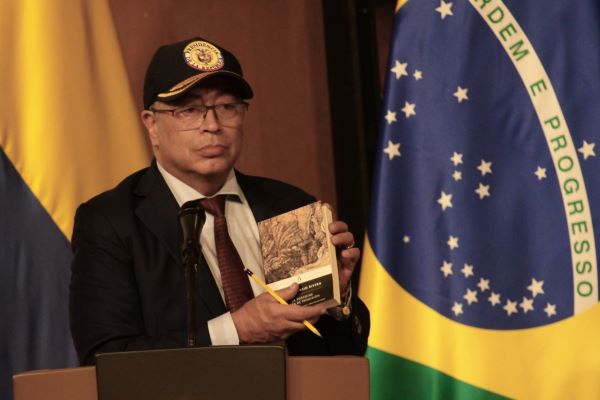 Con una conversación presidencial sobre ‘La vorágine’, arrancó la Feria Internacional del Libro de Bogotá
