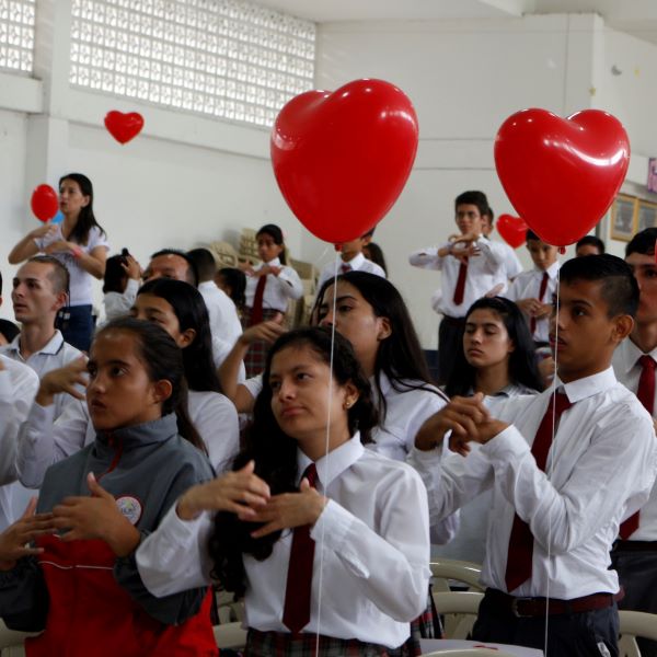 El Ministerio de Cultura lanza curso gratuito para incentivar el aprendizaje de la lengua de señas colombiana en las regiones