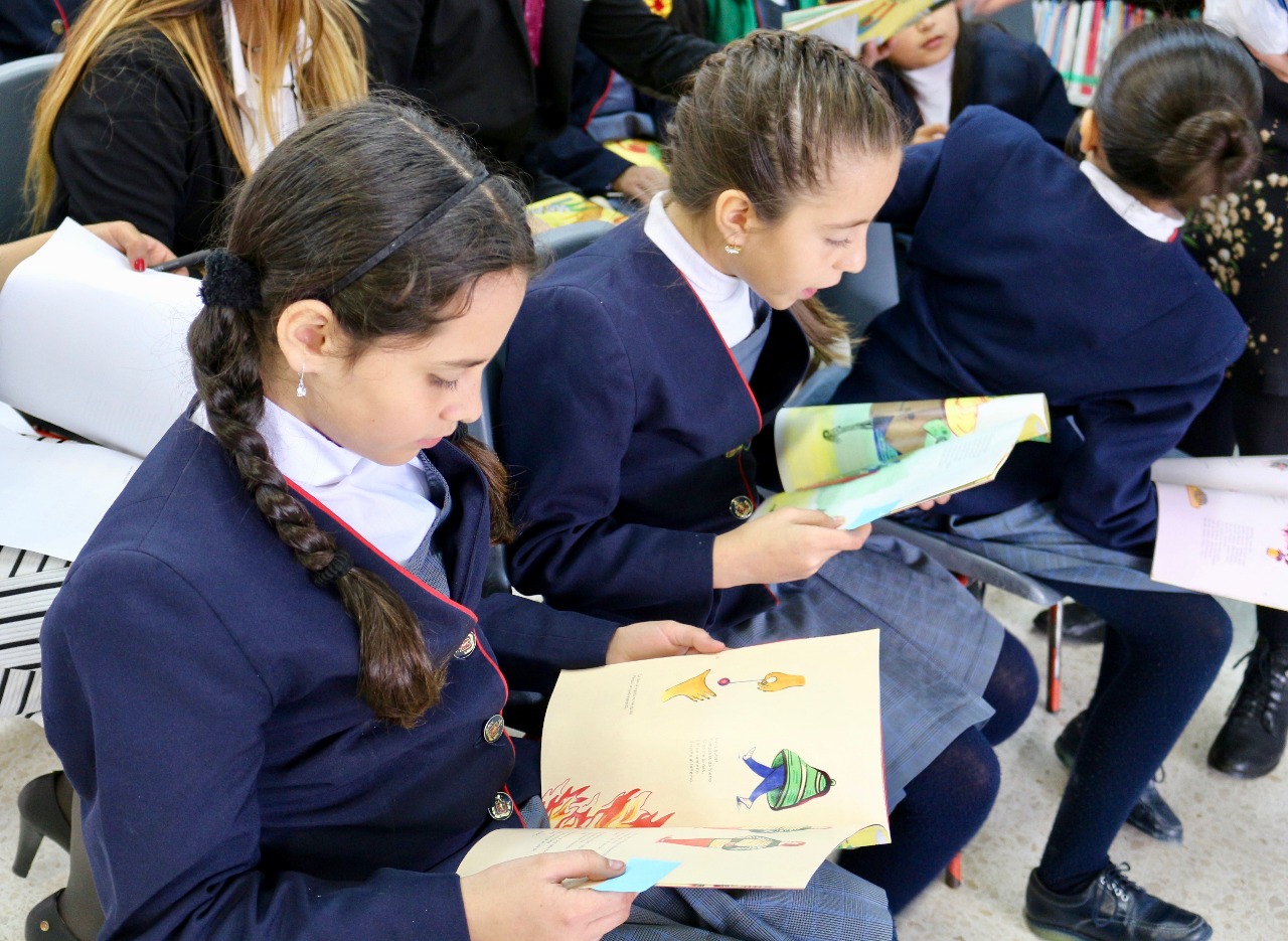 Niños y jóvenes de Bogotá disfrutarán de 16 mil ejemplares de la serie ‘Leer es mi Cuento’ 