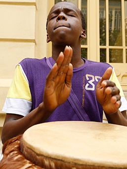 Embajadores Junior del África en Colombia: Taller de tambores y ritmos afrocolombianos