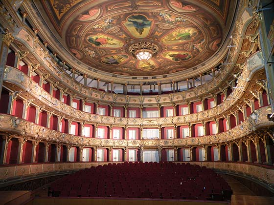 El Teatro Colón una sala del siglo XIX, un escenario para el siglo XXI