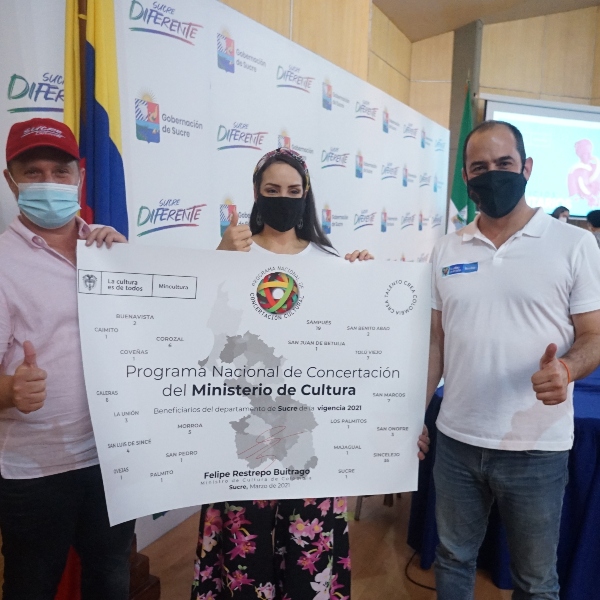 En Sucre, ministro Buitrago entregó certificados a beneficiarios del Plan Nacional de Concertación