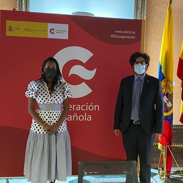 La ministra de Cultura, Angélica Mayolo, con representante de la Agencia Española de Cooperación Internacional para el Desarroll