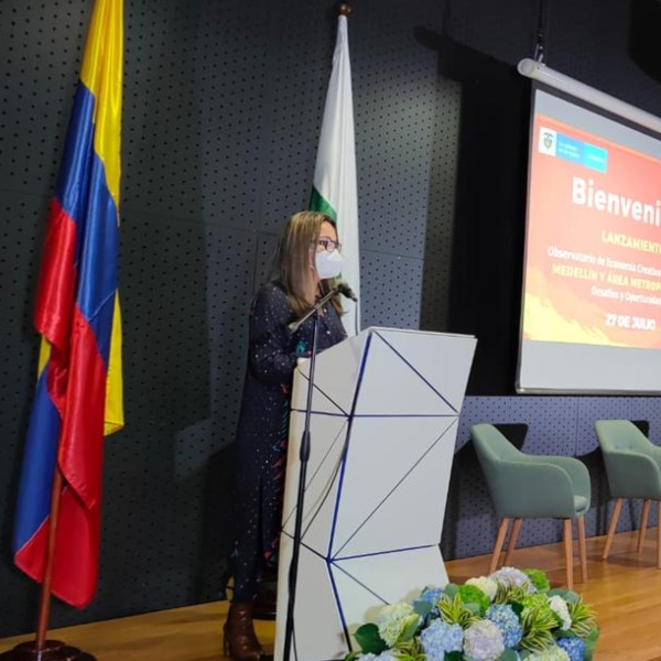 La viceministra Adriana Padilla habla durante el lanzamiento Observatorio de Economía Creativa y Cultural